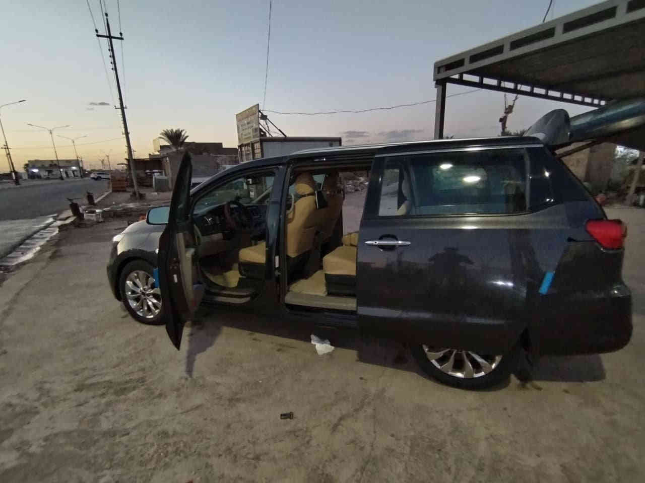 سياره سيدونه معروضه للبيع ماشيه ١٧٠ ميل فول مواصفات
السعر ٢١٠ $ وبيها مجال 
مكلف بلنشر 
رقم صاحب السياره ***********
