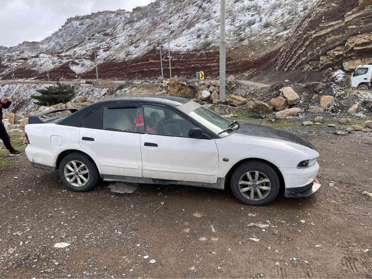 سةراتا بةناوي خوا 
گلاند قرش موديل ٢٠٠٤
ئارم پلاستيك هةولير 
گير توماتيك و عادي 
مةكينة ٦ بستون بيلادي
تةبريد ساردو گةرم  
شاشة ئايپات 
 جام كاراباي 
قوفل مةركةزي 
لايت زينو 
چوار تايو ويلي لوك لاژيرة
توندو تولا 
*********** كويسينجاك, أربيل
