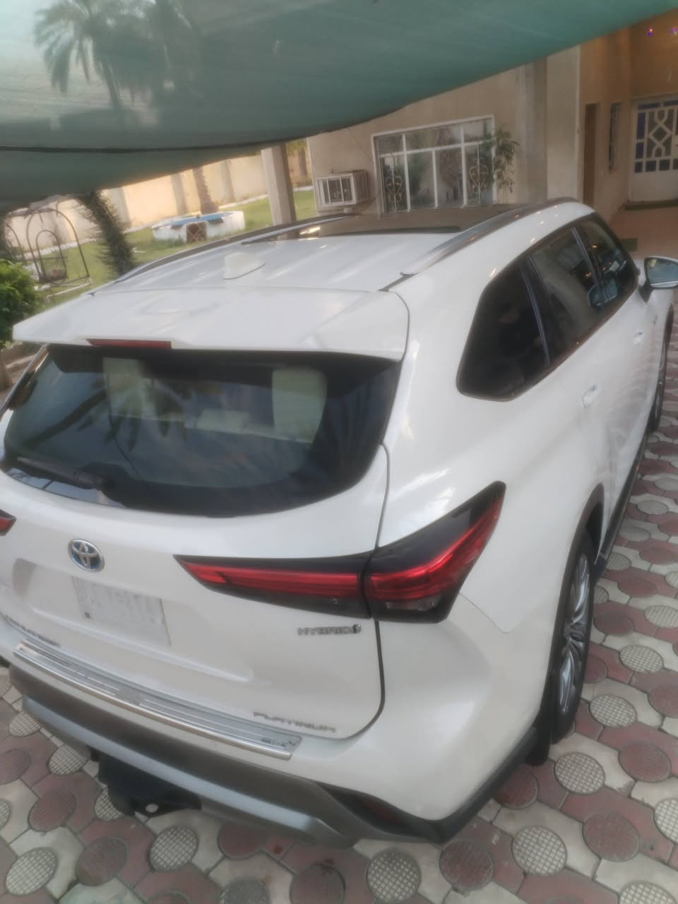 السلام عليكم أخوان للبيع تويوتا هايلندر هابيرد موديل 2021  لون أبيض وارد أمريكي حادثة دعامية وبنيد فقط ماشيه ٧٧ الف فووول مواصفات بأسمي شرط التحويل طبعآ السياره Vip كراسي الوسط منفصل يعني فول الفول رقهما بغداد. سعرها ٢٨٥ ورقة بيها مجال بسيط.
للاتصال على الرقم *********** تحياتي للجميع

