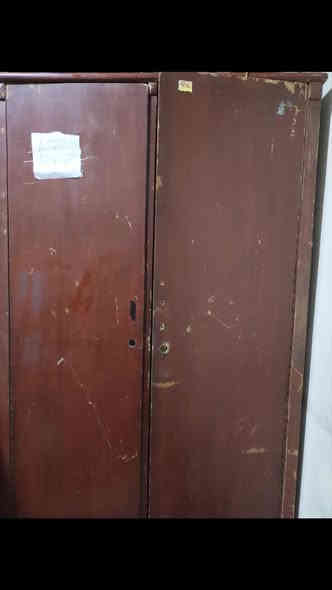 سلام عليكم عندي كنتور بابين 
باب الاول تعلاكه ملابس  او اكو جوه هم مسافه تحطون غراض باب ثاني بي رفوف مساحته حلوه كنتور جبيره 
بس يحتاجله صبغ الكنتور نظيف وقوي 
سعره200
رقم تواصل الواتساب:***********
