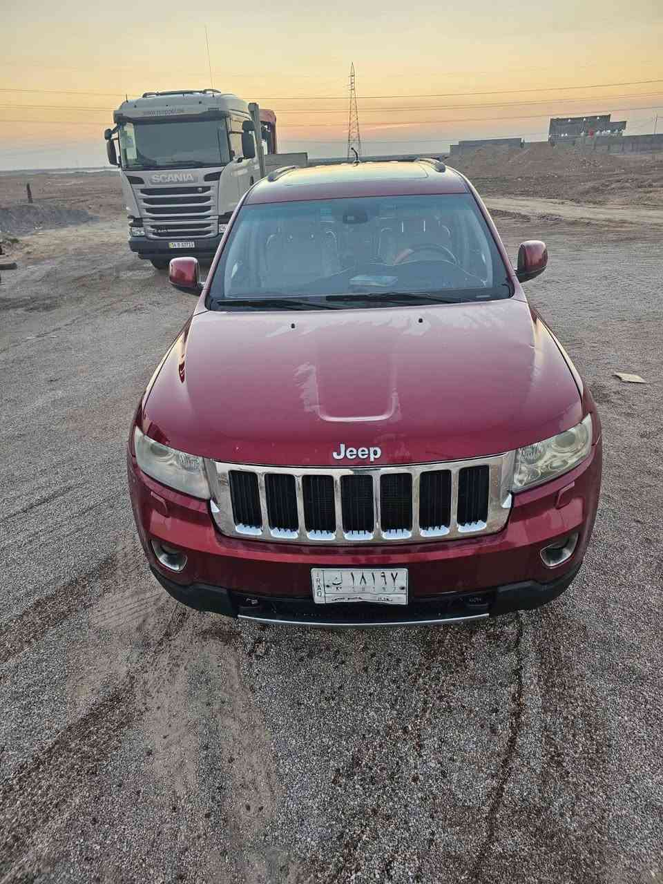 جيب كراند شيروكي خليجي لمتد ٢٠١٣  رقم بغداد مشروع وطني سنوية منتهيه
السيارة كفالة عدا بارد بسيط بالباب صفحة العبري الخلف 
كير محرك كفالة  
مكان السيارة بغداد مجمع بسماية ورا الدوام موجود  
سعر السيارة ١٩٠ بيها مجال***********
