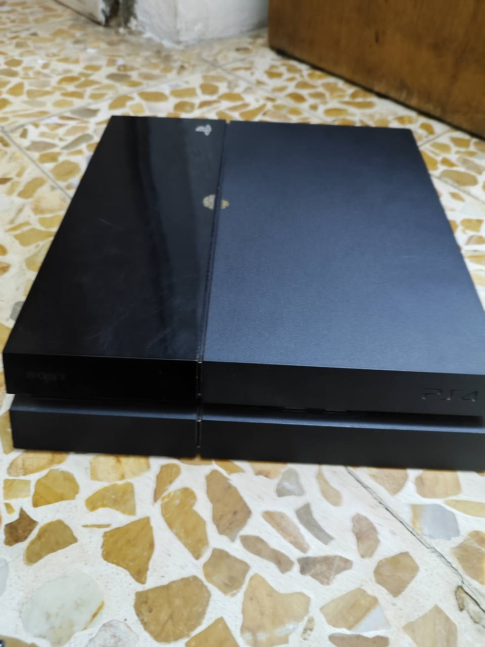 السلام عليكم عندي ابلي فور 4 فات نضافته 100 بل ميه ويا العاب GTA فايف  و كل اوف ديوتي بلاك اوبس ثري وفيفا 26 وبيس 18 وروكيت ليك كود اوف وير جزء الرابع وبعد هواي....... وبي ups ويدات اصليه السعر 280 وبي مجال مكاني مدينه الصدر   واستعماله جدا جدا قليل  

   واتساب  ***********
