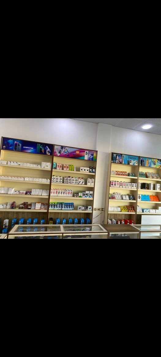 سلام عليكم ورحمة الله وبركاتة 
اخواي يوجد عارضات وفاترينات للبيع عده الغراض السفسار ***********  بي واتساب
