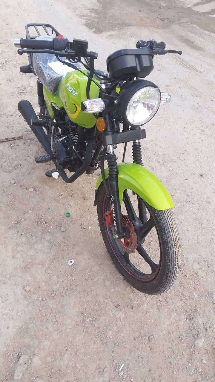 دراجة سونك 5 گير زيرو قبل يومين اخذتها من الشركة للبيت ماطلعت بيها
اخذتها واشتريت سيارة مااحتاجها  
اريدها 900  وبيه مجال بسيط حك الجيه 
*********** عنواني محمودية
