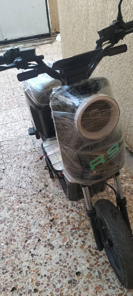 دىاجه r9 نضيفه سعرها  ٣٠٠ الف بطاريات ستوني شادهن حتا بطاريتها قديمه موجوده مديل ٢٠٢٥ كامل غراضها موجوده ماعدا شاشه مال دراجه ماتشتغل ومدكر امامي مابيها 

 بطارياتها كبار مو زغار وتاير خلفي جديد ستوني شاده
مكاني البصره القبله رقمي ***********
