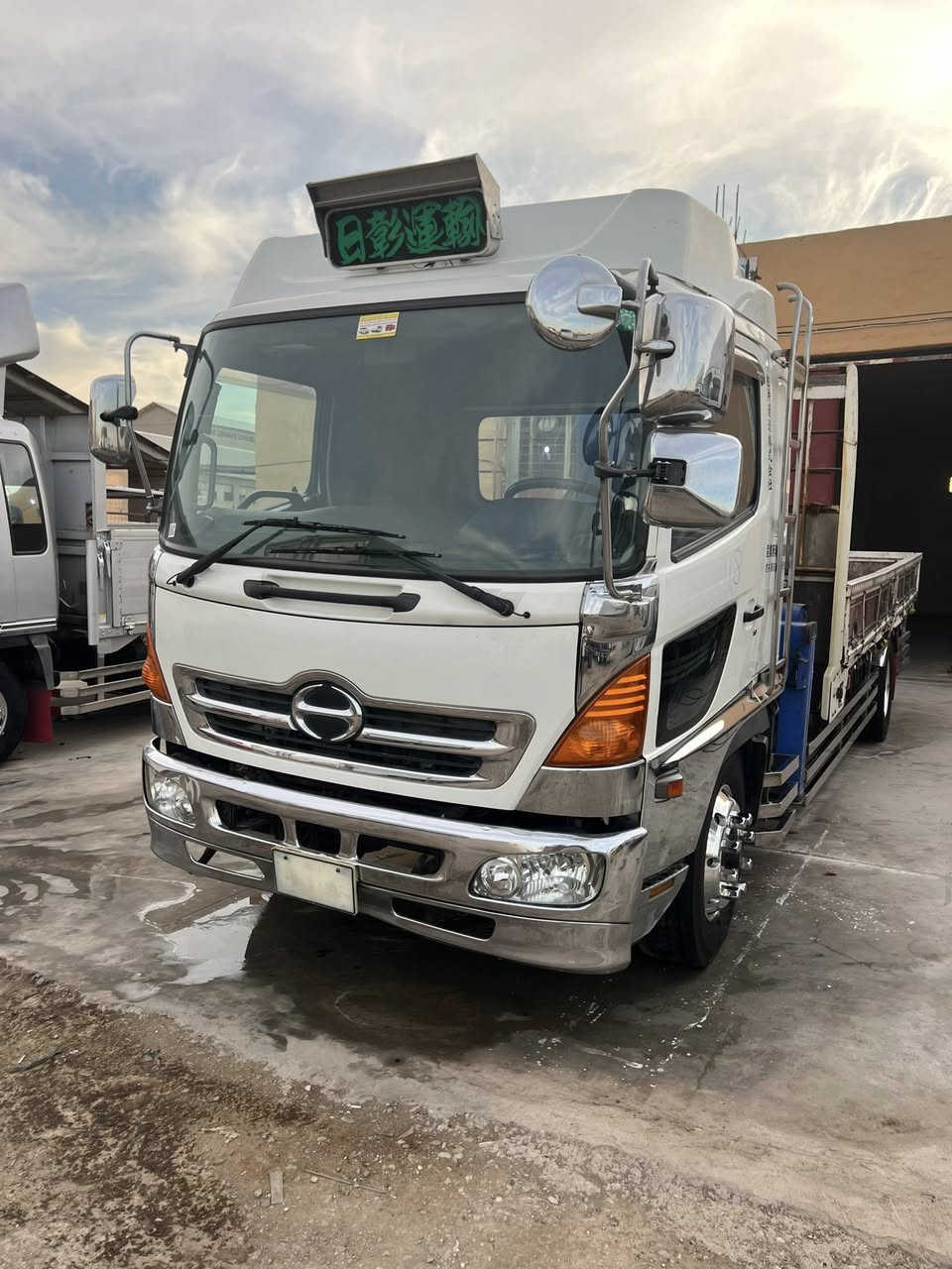 السلام عليكم سياره كرين للبيع دخول جديد
موديل2023 فحل 8برقي شاصي عريض سبرنك سايد 

بريك هوه رقم بغداد مكينه سته سلندر سوبر انجكتر

العنوان واسط الصويرة ***********
