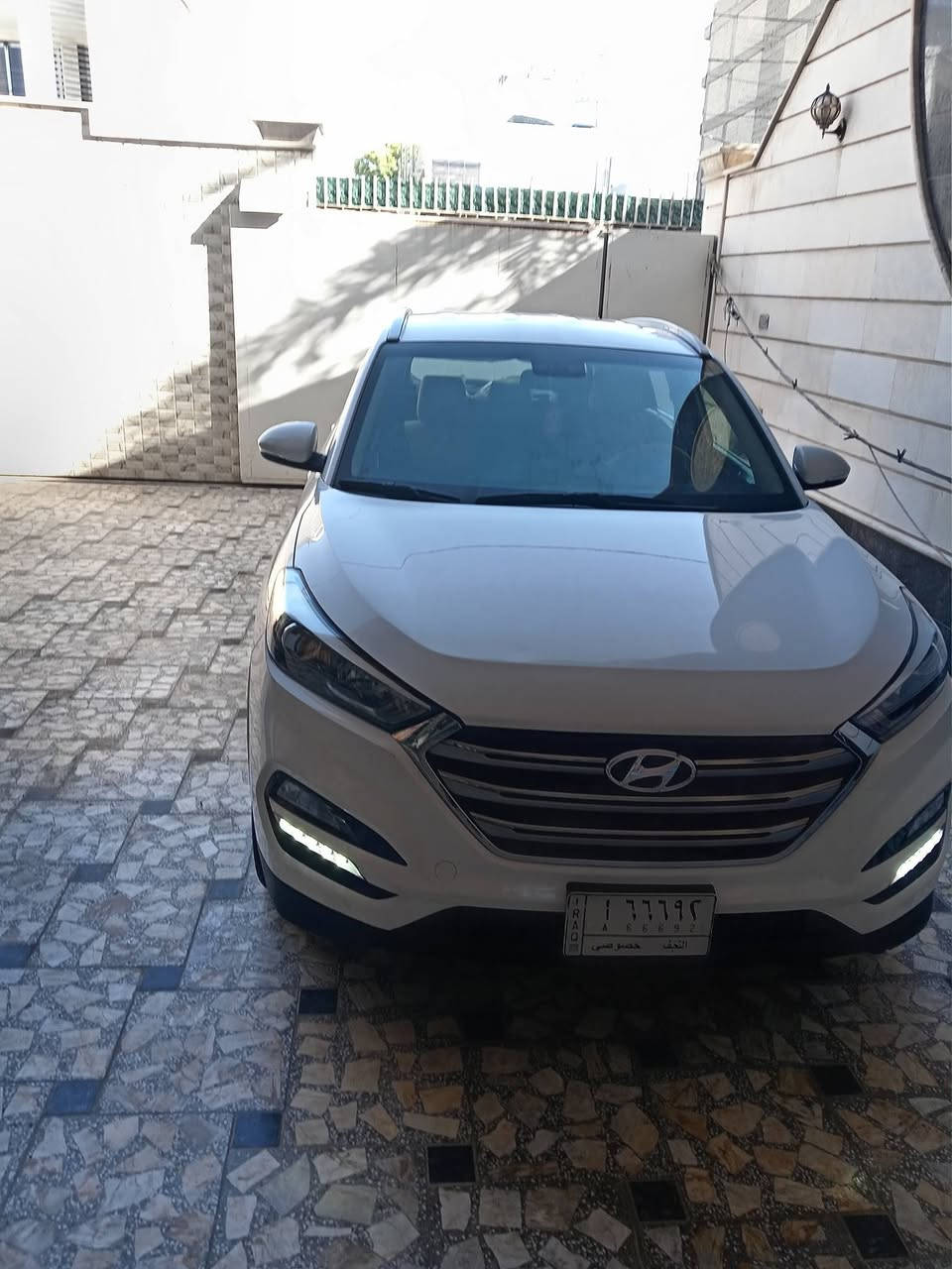 توسان 2018 ماشيه 52الف السياره جديده حيل رقم نجف بسمي.  السعر 185قفل. مكاني نجف *********** فقط مدكر البنيد مرشوش
