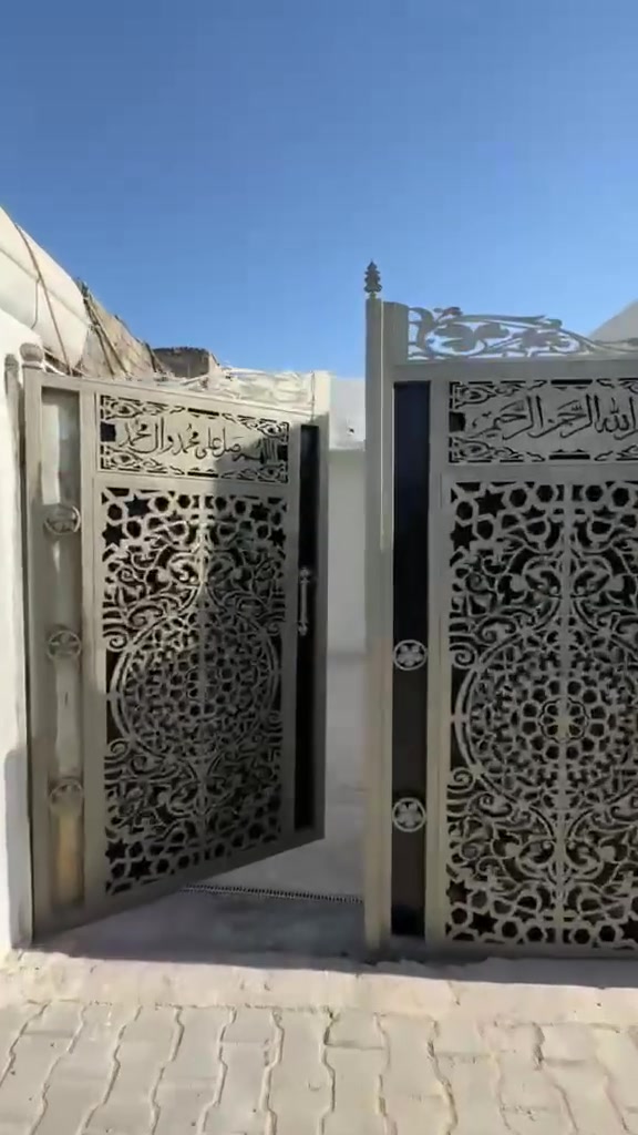 دار للبيع العماري قطاع 5 قرب المدارس ومستوصف الرحمه المساحه 180 من
غرفتين نوم وصاله ومطبخ واستقبال وصحيات خارجيه وحمام داخلي ترك خلفي داير البيت 
تفاصيل اكثر خاص او انصال ***********
