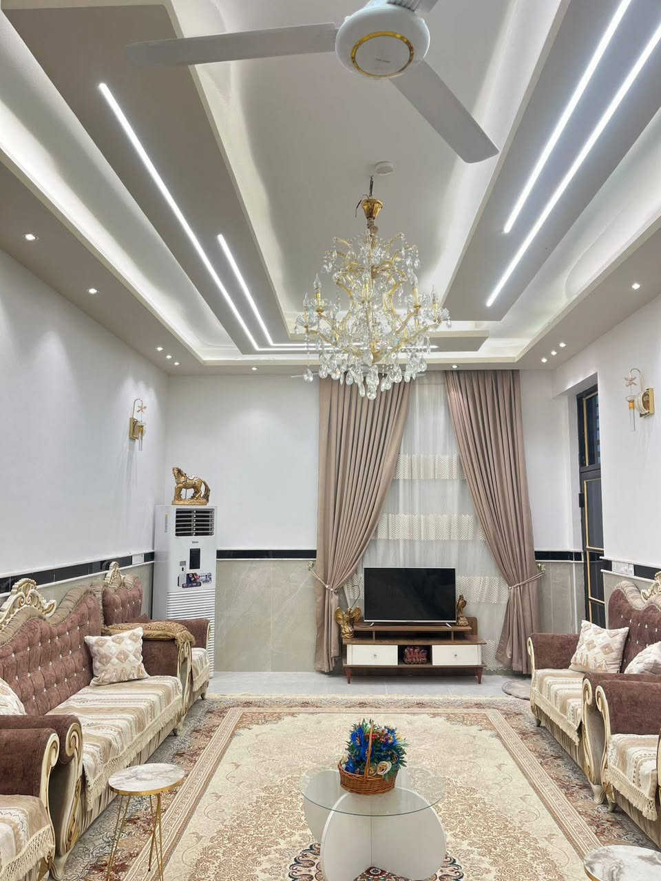 بيت ٢٠٠ متر طابقين بناء درجه اولى حديث حي القدس على شارع ٢٠ بناء حديث ٦ غرف نوم ***********
