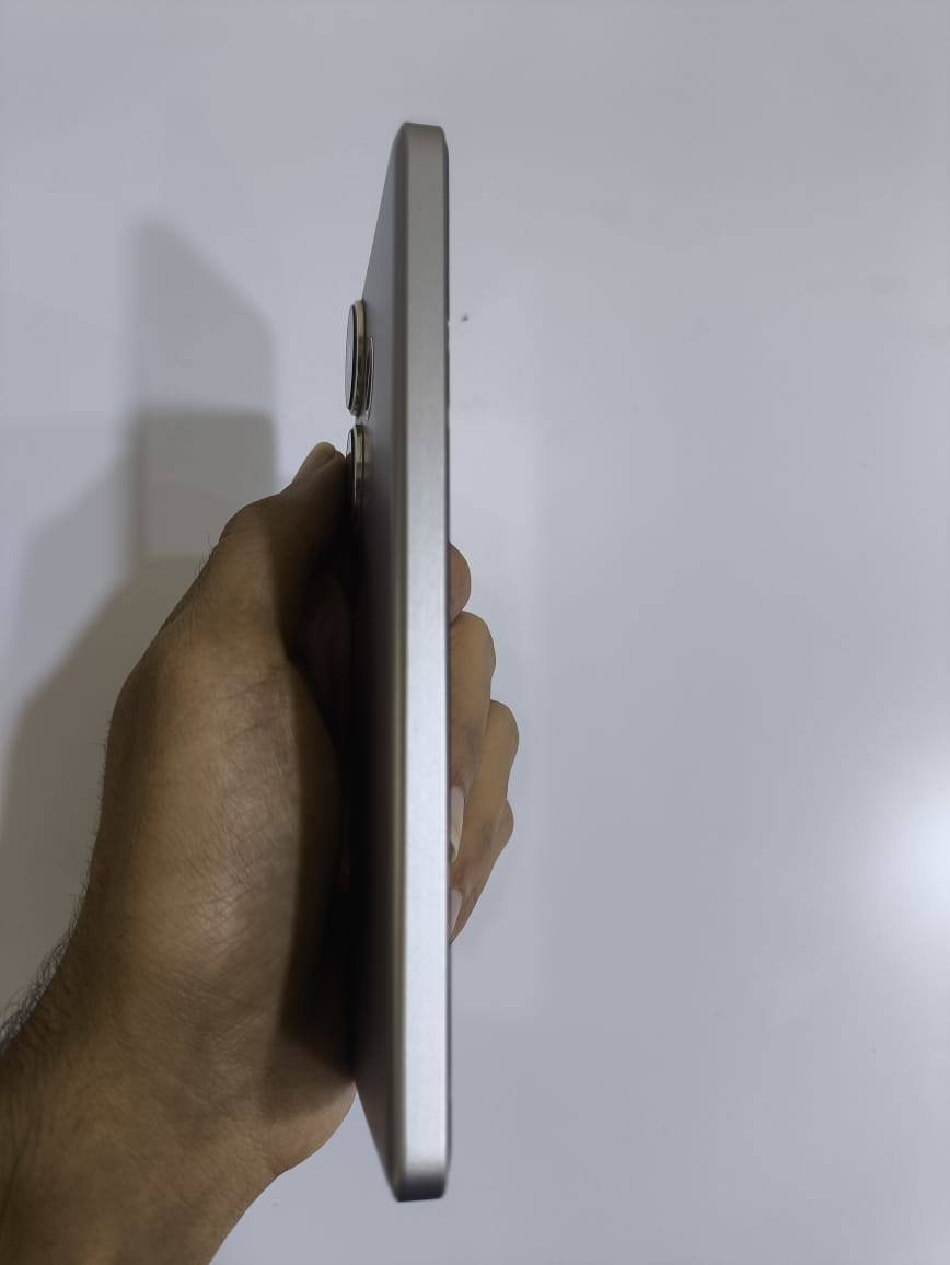 السلام عليكم جهاز poco f6 جهاز نضيف جدا لزغ ما بي ذاكره 512 العاب 120 فريم كامل ملحقات مراوس فقط ب ايفون حسب القناعه بصره فقط واتساب (***********)
