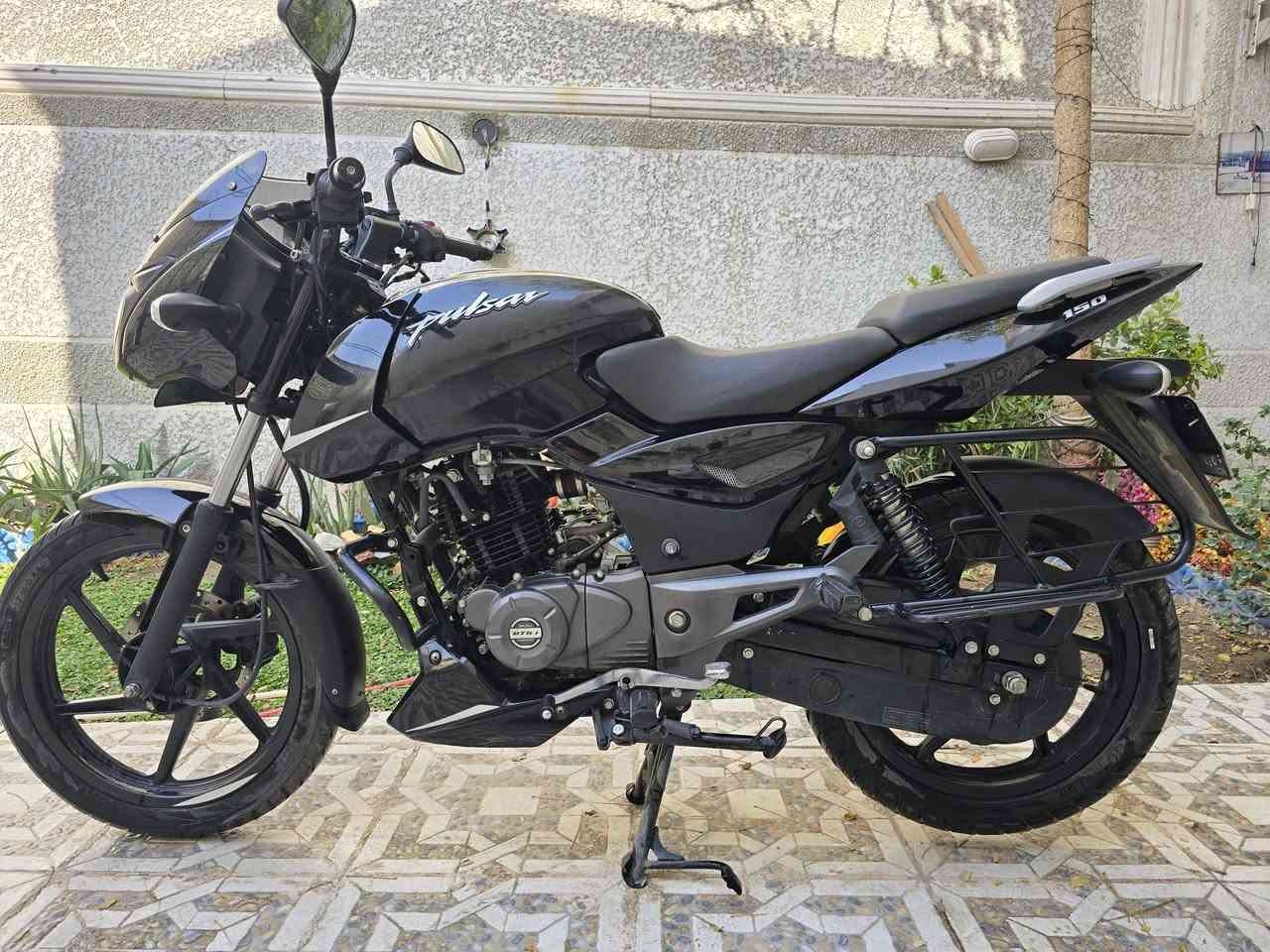 للبيع
دراجة جناي طلعات خفيفة 
عداد حقيقي امانة الله و رسوله مو شايل الكيج مثل اهل الدلفري 
ماشية ٢٤ الف 
دهن كلة موتول من يوم استلمتها من الشركة زيرو 
قبل فترة بسيطة مسويلها ادامة
مبدل فلتر هوة 
و بطارية جديدة 
و دسكات بريك 
و بلكات 
معتني بيها الحمد لله 
السعر المطلوب ٢.٣٠٠.٠٠٠ و مجال بسيط حك الجية 
رقم و سنوية باسمي تحويل باي وقت تحب
التواصل للجادين رجائا ***********
