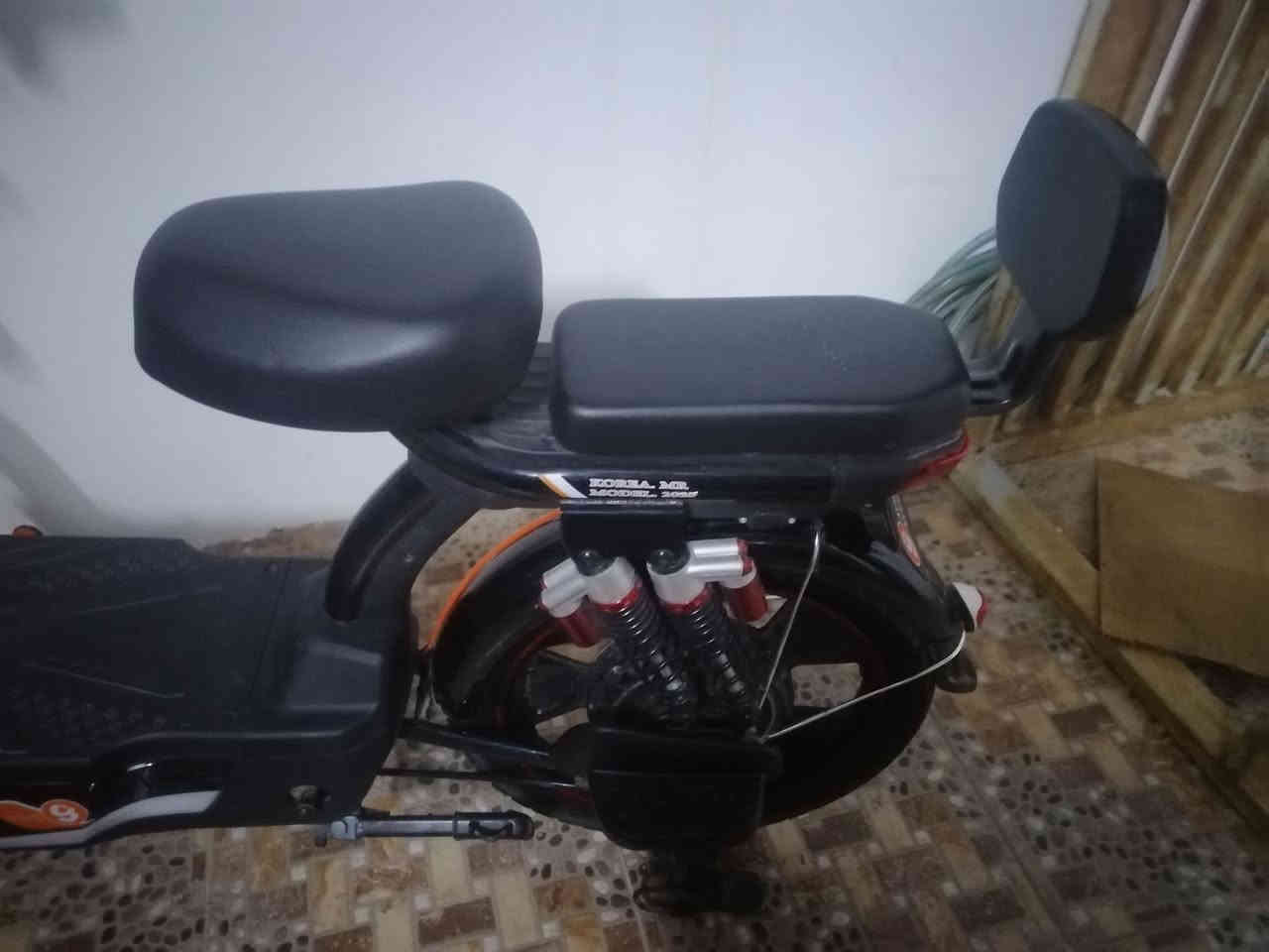 سلام علیكم
دراجه شحن نوعیة koria mr مودیل 2025 خمس بطاریات نافخ بس قوة مالته مابی ای عیب بس طایر خلفی بنجر تبدل تایر مابی عیب یمشی 99km انی اشتریت دراجه جدیده جان ماماشیة سفر  ثلاث اشهر اشتریته سعر 400 الف وبیها مجال  رقم موبایل *********** مكان كركوك دروازه

