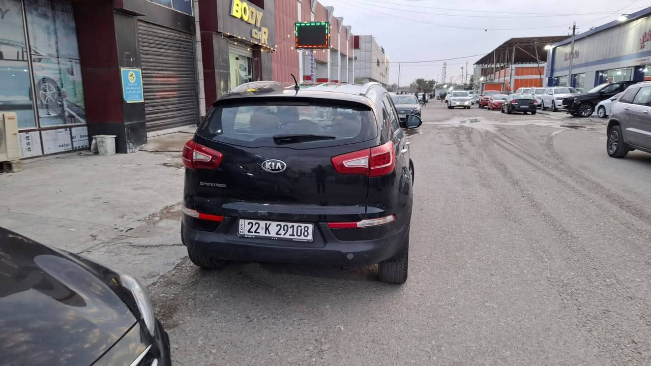 السلام عليكم
سبورتج 2013 
كوري اصل وارد خليجي 
محرك 2400 دوش -  5 ويل كي 
حساس خلفي - اشاير بالمري
كشنات جلد - عليها ادامة كاملة 
 والسونار مرفق اليوم اخذته بيه كل التفاصيل 
السعر المطلوب 130$
مكلف بالنشر
للاستفسار :- ***********
