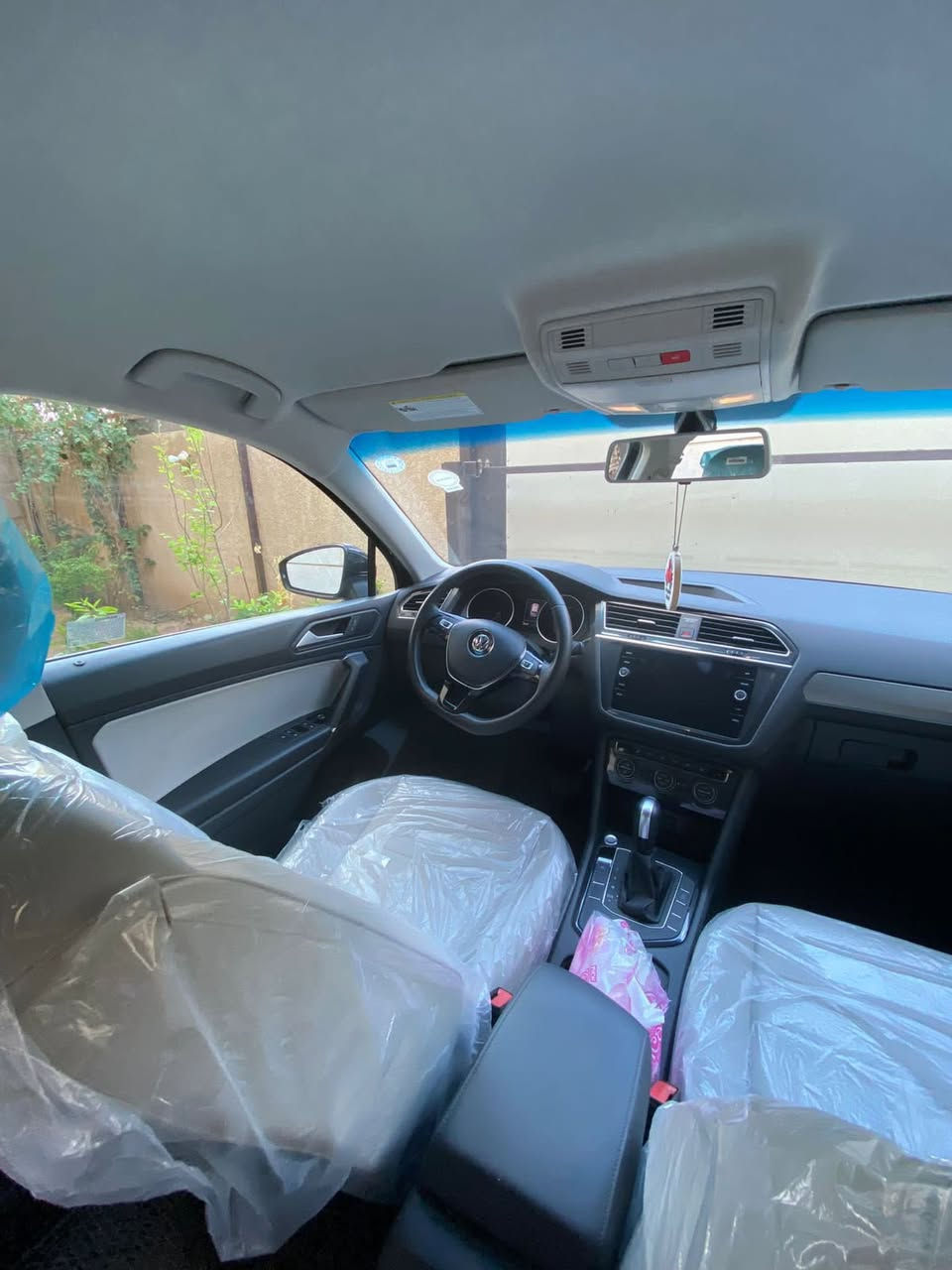 السلام عليكم
للبيع فولكس واجن تيغوان 2020 فئة SE 
محرك 2.0 توربو
7 راكب
ماشيه 108 قابل للزياده
السيارة جدا نظيفه 
صور الحادث مرفقة ويه الصور
جاملغ امامي عكس السائق بدون ايرباكات 
باقي السياره مكفوله
سنويه ل27
تحويل مباشر
سعرها 175

تكريت/القادسيه
هـ/‭0781 540 8781‬
