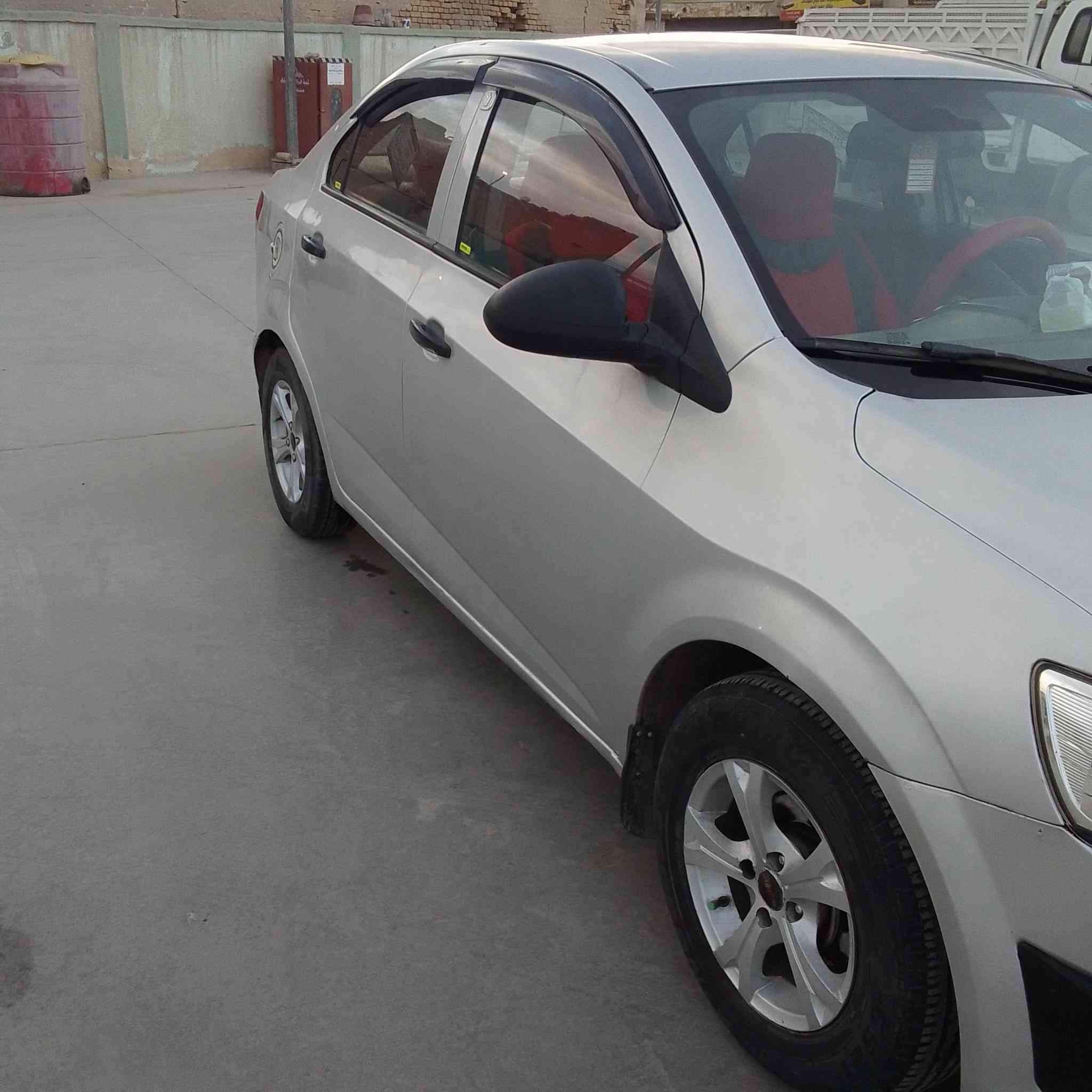 السلام عليكم افيو سونك موديل 2012 سيارة خير من الله لا تنقص لا تبحر كير حداديه خير من الله خصوصي رقم بابل مشروع وطني بسمي تحويل مباشر السيارة سعرها 70 والشراي بي خير ويدلل السياره من الدوام للبيت  تعامل وفحص ***********
