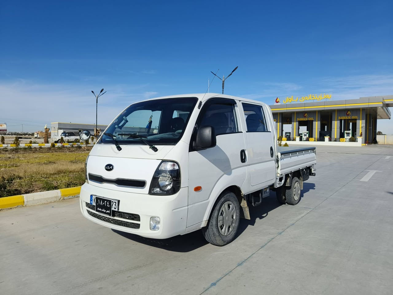 سەرە تا بە ناوی خوای گە وره
کیا بیلا2011 کراوە بە2023
3000 سۆپەر مەکینە ڕەش 
تەنها 120 هەزار ڕۆشتووە
تازە داغل
تەبرید لەسەر سویج
سەلە
ئاوینە کارە بای 
5دووگەمە 
بۆدی بیلادی سفر 
ناوبۆدی 
برێکی بەسراوە
کارە بای بەسراوە 
6تایەی لۆک
کامل مەسروف کراوە
***********
