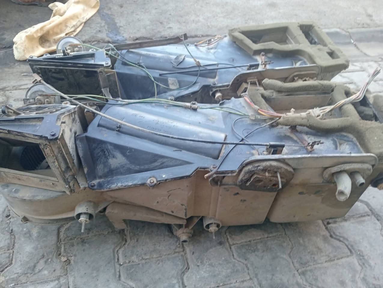 مجموعه تبريد كامله فريز وفان وتدفئه وارد حيل نظيف
***********
