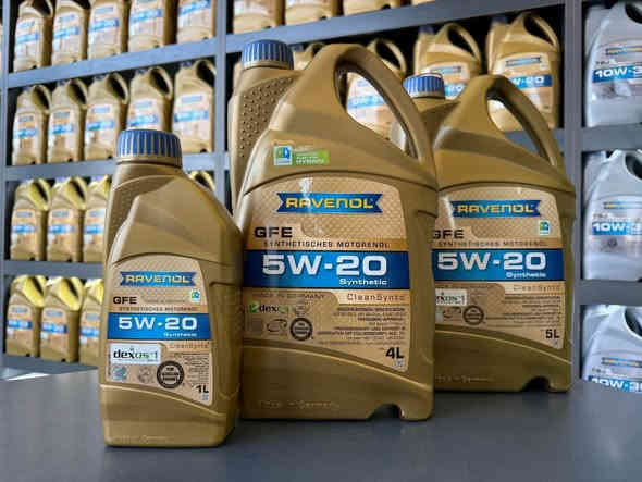 ✅ مميزات زيوت المحركات من رافينول (Ravenol):
 1. مصنوعة بتقنية ألمانية متقدمة
➤ تستخدم تقنية CleanSynto® التي تقلل الرواسب وتحافظ على نظافة المحرك.
 2. توفر حماية عالية للمحرك
➤ تقلل من التآكل، وتحافظ على عمر المحرك في الظروف القاسية.
 3. أداء ممتاز في درجات الحرارة المختلفة
➤ سواء في البرد القارس أو الحر الشديد، تبقى لزوجة الزيت مستقرة.
 4. اقتصادية في استهلاك الوقود
➤ تقلل من الاحتكاك داخل المحرك، مما يساعد في تقليل صرف البنزين.
 5. مطابقة للمواصفات العالمية
 كل هذا متواجد يمنا تيربو للزيوت والفلاتر 
الاسعار تختلف عن غيرنا بسعر الجمله 
العنوان
 الناصريه / مجمع تينا  مقابل الشموخ 
للاستفسار.    اتصل ليمته يعجبك اوراسل واتساب
***********
