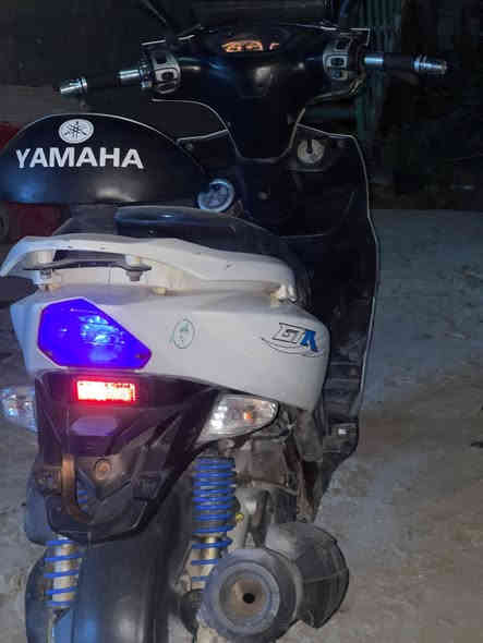 السلام عليكم
دراجة GTR بحالة الرمبة 
دراجة بلادية مكفولة كفالة عامة برغي ما بيه نقص 
كلة شغال ومكفول
مكينة بلادية برغي ما ملعوب بيه 
نكرة سلف 

السعر - 875,000 الف 
العنوان - الكاظمية 
رقمي - ***********

كلوب لد اصلي 
تجوة + يدات رياضي 
كلجات رياضية بلادية مال رمبة 
صالنصة حساس بلادي
بريكات خلفي وامامي شغال
قفل جنطة + قفل ستيرن 
عداد سرعة + بانزين شغال 
كشن رياضي + دبلات بلادية 
تايرات جدد 
الدراجة عليه ادامة كاملة
