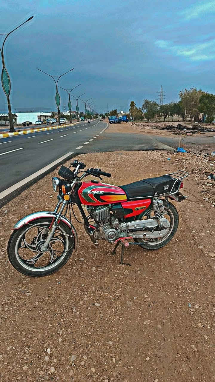 اسلام وعليكم.. دراجه mkz200 إيراني اصل موديل 95 الدراجه نضيفه ومستعجل عله بيعته الدراجه اي عيب ما بيه.. سعر 625بيه مجال بصيط ***********
