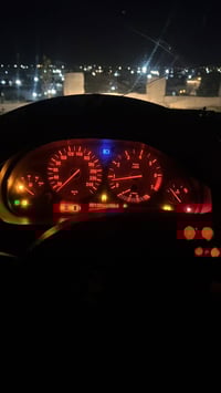 اسلام عليكم سياره بيئم صقر موديل 2002 للبيع او مراوس السياره بدون گص ي...