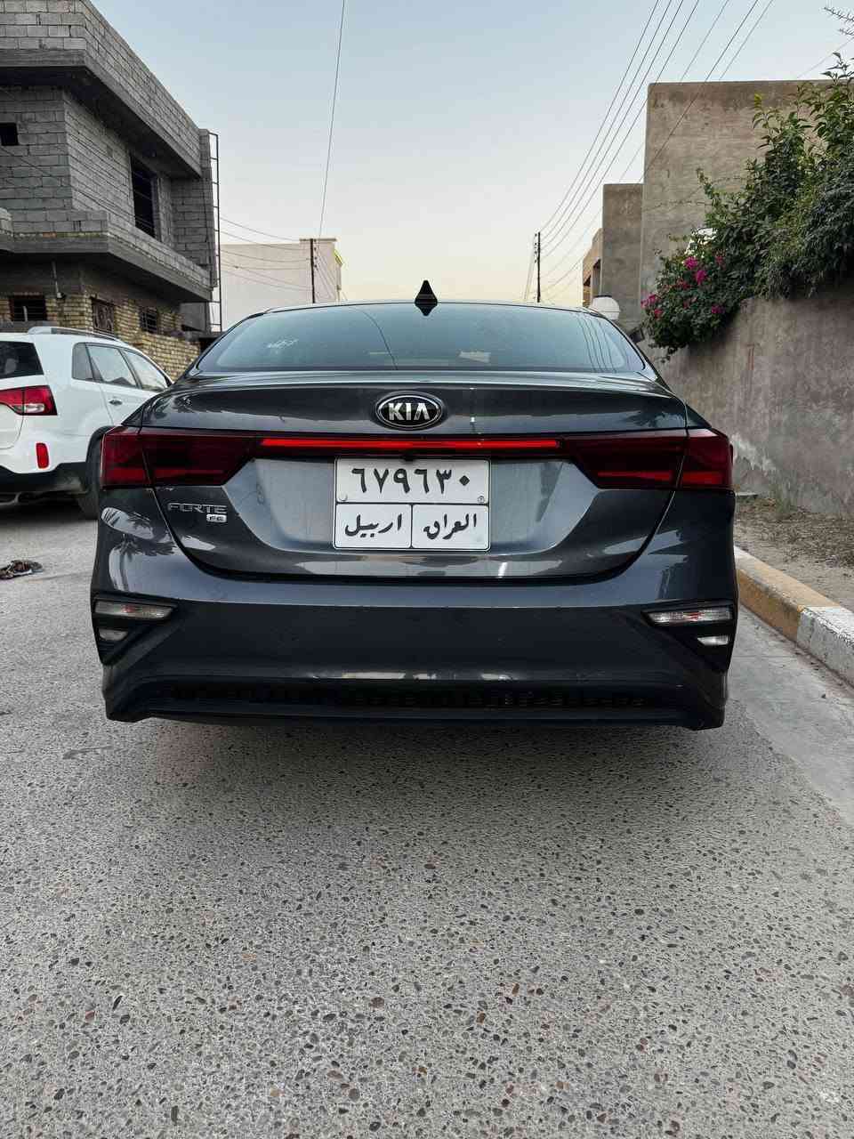 السلام عليكم
سعر مناسب 
فورتي  2020 للبيع فئه FE 
بيها ماملغ وبنيد مصبوغ شرط بدون دواخل واكو كارت بل باب الخلفي وبارد وتكحيل بل دوسه والسياره واضحه جدا موجود السونار مرفق بس منشور 
مواصفات
 رادار امامي
توقف ذاتي 
مانع انزلاق
حساس هوه التايرات 
شاشه اعطال 
كامره خلفيه وشاشه جبيره 
تبريد و تدفئه  خير من الله 
كير مبدل AT المرغوب 
محرك 2000 كفاله عامه 
ماشيه 64 mi
السياره استخدام شخصي 
عليها ادامه كامله مال بانزين وتايرات جدد اصليات
رقم اربيل تريد تحويل تريد وكاله بسم عربي مو كردي 
مكاني بغداد 
رقمي  ***********
 واتساب فقط ***********
سعرها 125 وبيها مجال
