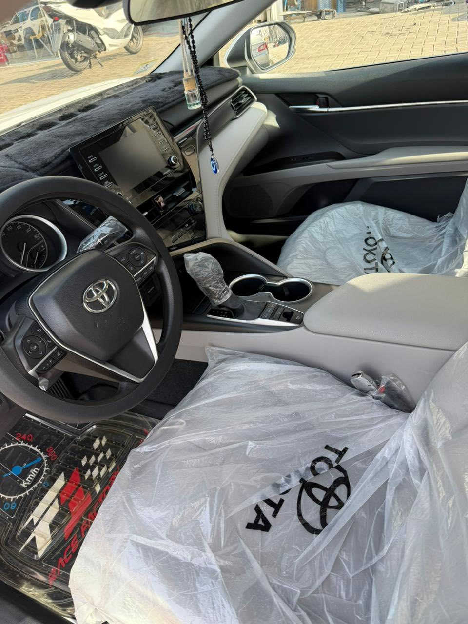 السَلٱمٌ عـَلـْيگمّ-ۈرحـْمّـٌة ٱللـّہ ﯙبُرگـّاتہ
TOYOTA  CAMRY     2023
للبيع تويوتا كامري ( LE )
وارد امريكي 
لون أبيض 
فور ويل.   AWD
رقم بغداد بسمي أني مستوردهة 
تحويل ثاني يوم
ضرر السيارة
بنيد وجاملغ  شادهن أصلي وكالة مال شركة اومصبوغات
اوبل نقل صار بيهة رصعة بل هلال جاملغ خلفي معدل بل بي دي ار 
بيهة ايرباك راجع سستم بلادي مال شركة يعني أشتريت إرباكات اصلية مال تفصيخ اوشادهن 
محرك أربع سلندر  2.5   بانزين
مواصفات السيارة 
كشن جلد وكهربائي
شاشة كبير لمس
تحكم استيرن جهتين
سايد بريك كهربائي بصمة
تجغيل عن بعد 
كامرة خلفية 
مثبت سرعة 
رادار امامي
تحديد مسارات 
3 أنظمة (ECO)(NORMAL)(SPORT)
حساسات ويل أمامي وخلفي 
حساسات مانع انزلاق أمامي وخلفي  ABS
لايتات امامي (LED) عدسات زينون ببلادي 
بروجكتر عدسات زينون
كفرات بروجكتر لداد 
حواجب شباك اعلى لداد 
مضخم صوت دمام بلادي
ماشية السيارة  46 ميل على مشي امريكة 
ملاحظة السيارة أصلحت كل غراضهة  أصلي اي قطع بل سيارة شديتهة اصلي يعني لا جديد  ولأ تجاري 
سعر السيارة  210 $ وبيها مجال بصيط لين السيارة امكافتني اكثر من هاذ السعر بهواي صرفت عليها  رجعتها مال وكالة لين يجي ايشوف السيارة حت سونار أكلي مارد 
وبل عافية على ياخضه 

أستفسار رقم هاتف : *********** 📞
