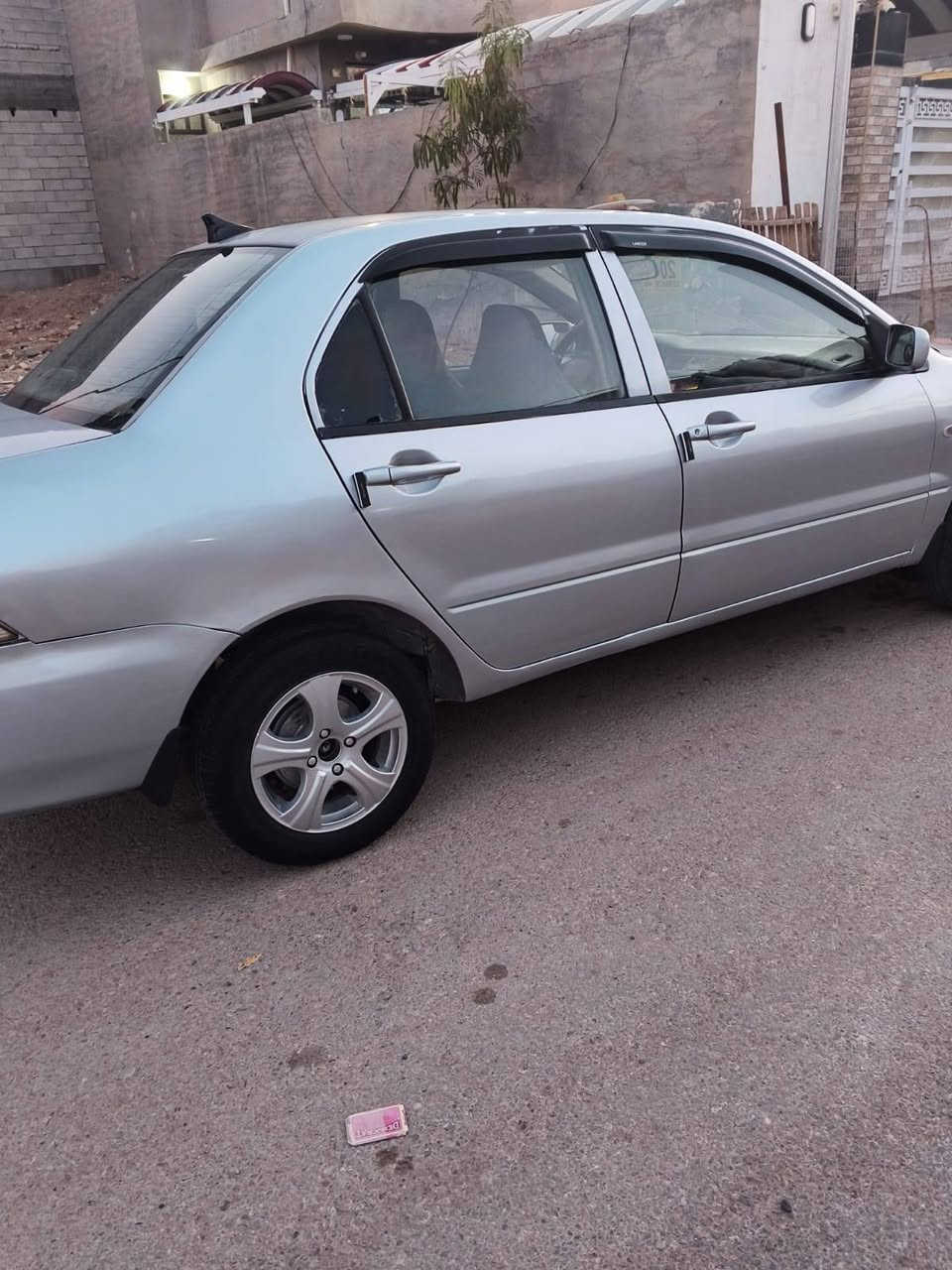 لانسر موديل 2004 محدث 2011
رقم بغداد سنويه لحد 2029 مشروع وطني
تدفئه تبريد ثلج مصبوغه حزام جراد فقط
مكينه ١٦٠٠ قبغ اسود كير مكينه مكفولات جدد
مكفوله من الضربه والمعجون مكان السياره ديالى بلدروز السعر ٦٣ وبيها مجال الرقم ***********
