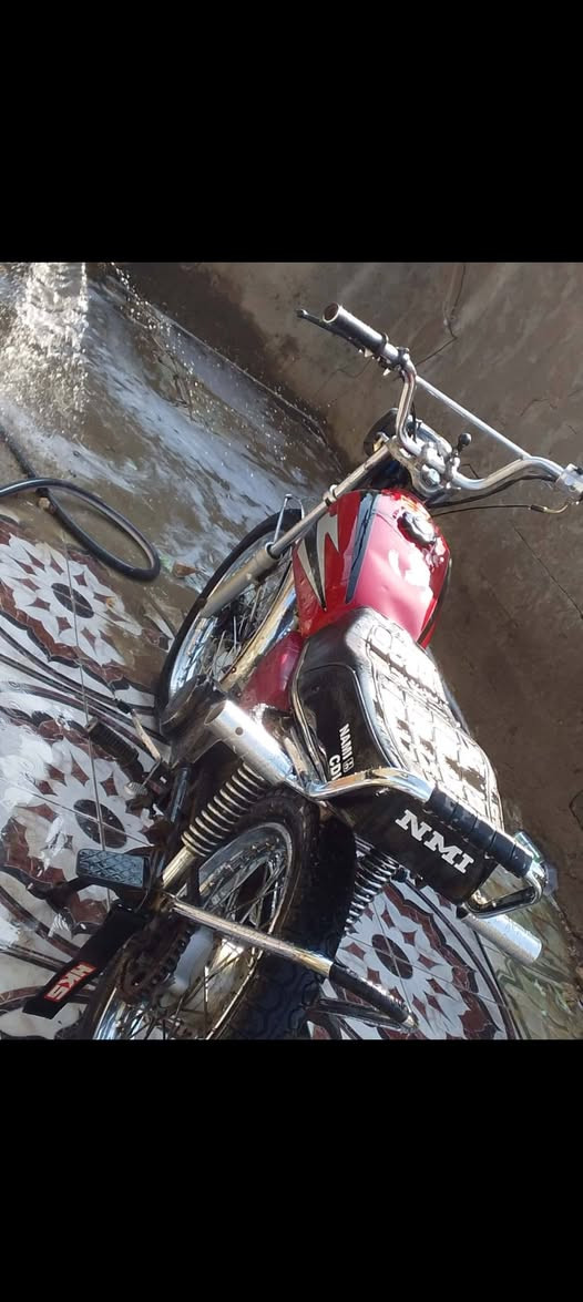 سلام عليكم شباب دراجه نامه كلك دراجه حلوه سعره 275 وبيه مجال قليل حك جيه مكان بابل محاويل قضاء لبعلوان هاذ رقمي ***********
