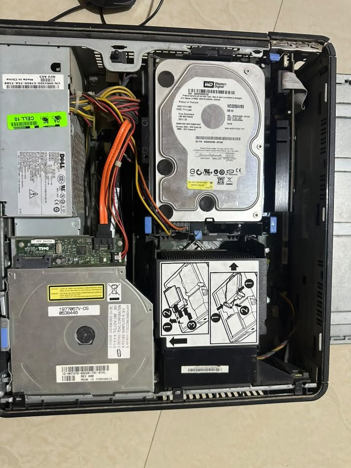 حاسبة DELL للبيع شرط الشغل مع كيبورد وماوس 75 الف ***********

