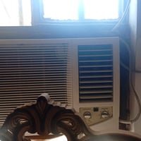 سبلت للبيع جديد نضيف شغال وثلج سعر 200 التواصل07765300851