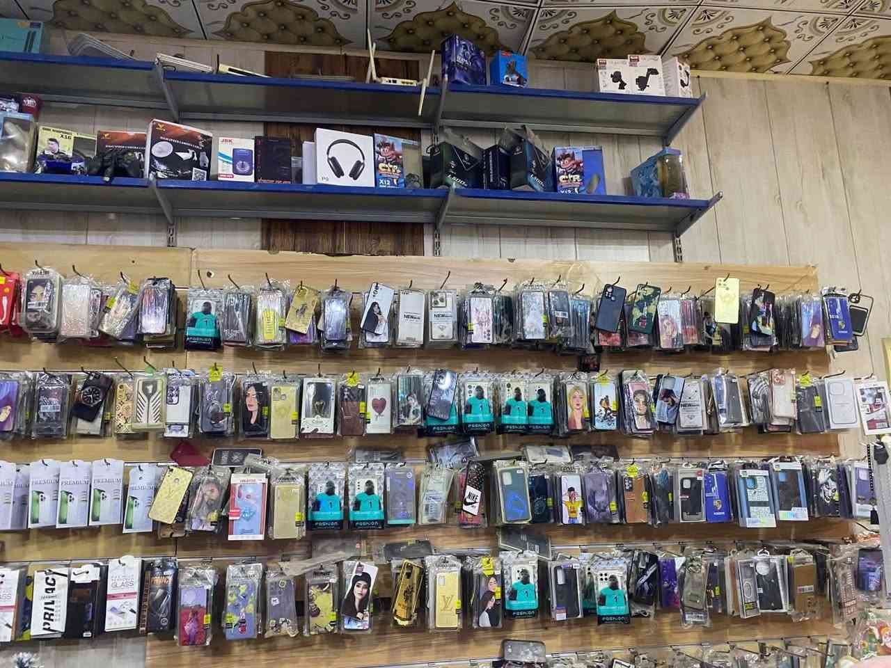 محل للبيع كامل
محل كلشي وكلاشي للبيع بي غراض مال صيانه وكرسي وميز كامل وباترينات عدد 6 زجاجيات عدد 3 وحديد 2 والامنيوم 1 ورفوف حديد عدد 20 ورفوف أمتار خشب عدد 12 متر 90 وغراض  كوزمتك للبيع كامل 

***********

مكان كويريش حي السلام قرب علوه الرشيد اي استفسار الاتصال بل رقم متوفر واتساب
