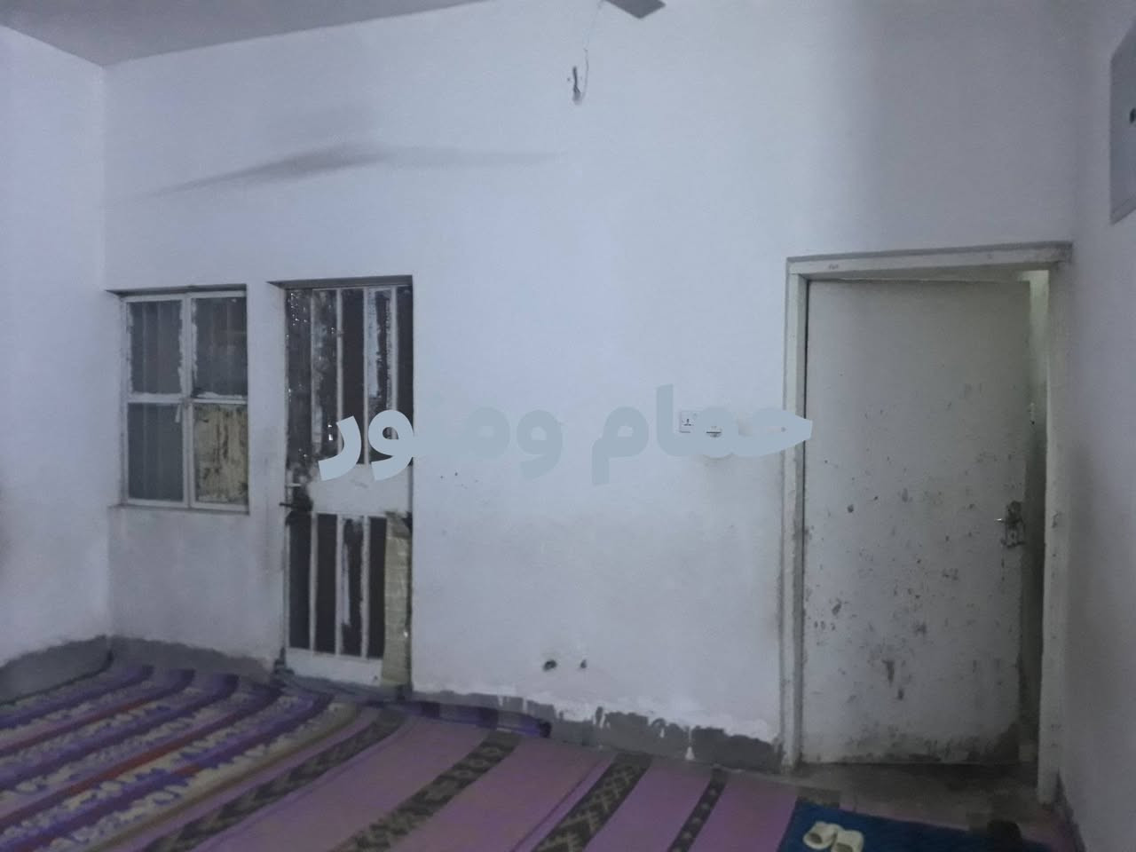 بيت للبيع المساحة 210 طابق واحد صب مسلح السطح مطبك اشتايكر مقابيله حديق خدمات مي ومجاري وكهرباء  
استقبال + مطبخ + صالة + غرفتين + مناور عدد٢ + صحيات داخلية وخارجية 
الموقع الاستكشافات  خلف معمل غاز شارع السجة ظهر الملعب ثاني بيت بعد الركن مقابيله حديقة ماكو جيران@ السعر ٧٥ مليون بيه مجال 
هاتف ***********
