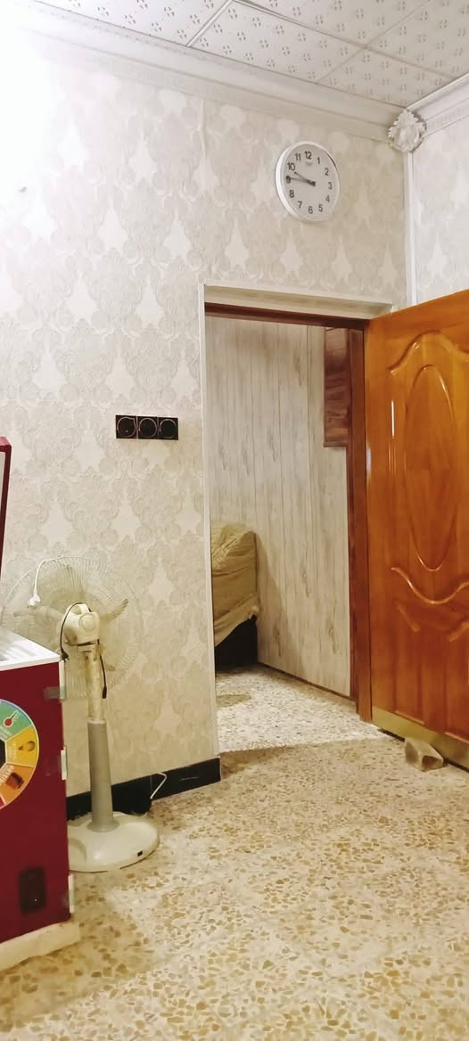 بيت البيع 100متر بناء درجه اولى طابوق جمهوري صقف صب الاساس صعب مغلف درجة اولى من داخل. قرب حسينيت ام🕌 بنين ع 
#السعر 45وبي مجال 🏠🏚️

 🏠🏠🕌🏠 #الاستفسارات وتصال على #الرقم ***********
