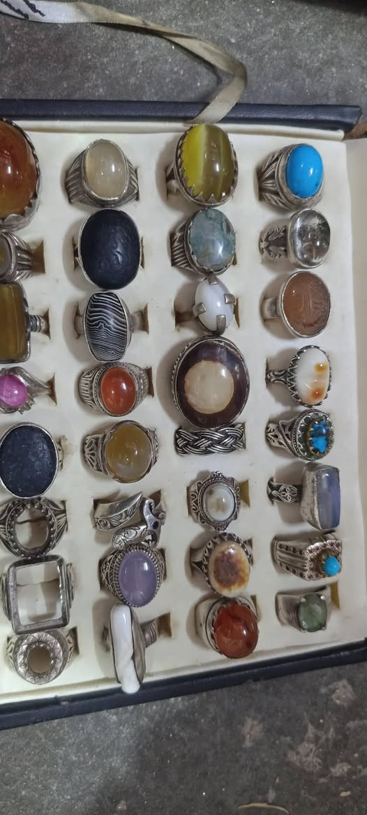 السلام عليكم
محابس فضه 925 أحجار اصليه وصياغات يدويه

وزن محابس 400غرام

سعر غرام ٣  نهائي  ابيع كلهن شلع

المكان بغداد ويوجد توصيل

للاستفسار ***********
