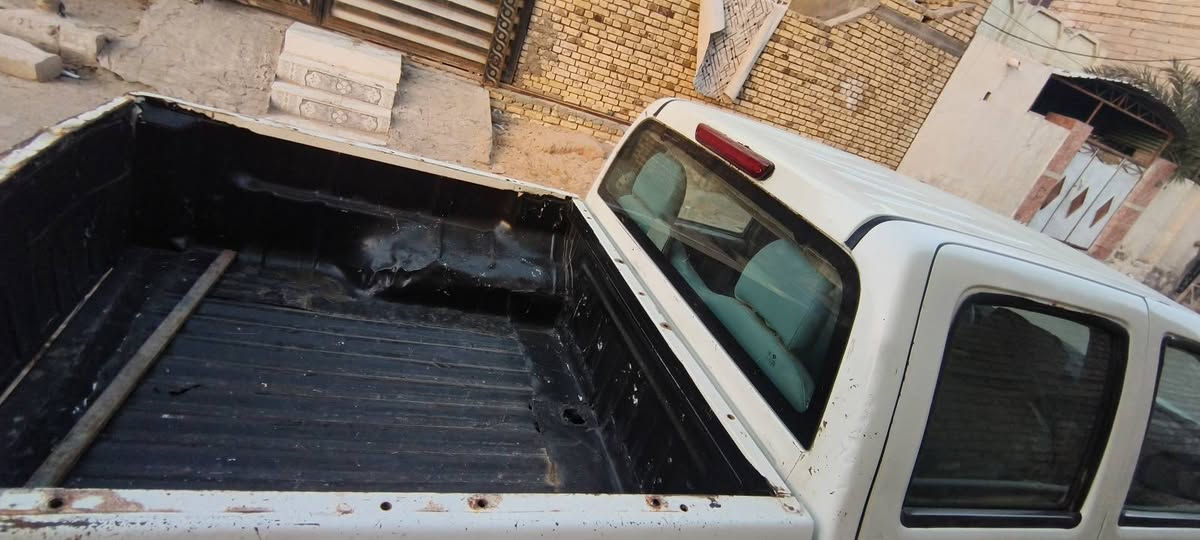 شيفر لوف موديل ٢٠٠٥
محورة مكينة ٢٥٠٠ ديلكو 
السيارة جاهزة من كلشي مابيهة نقص 
السيارة مزاد وزارة الداخلية حلة كتابهة موجود وبيها وكالة أم الباركود بأسمي 
الرقم *********** بي واتساب
