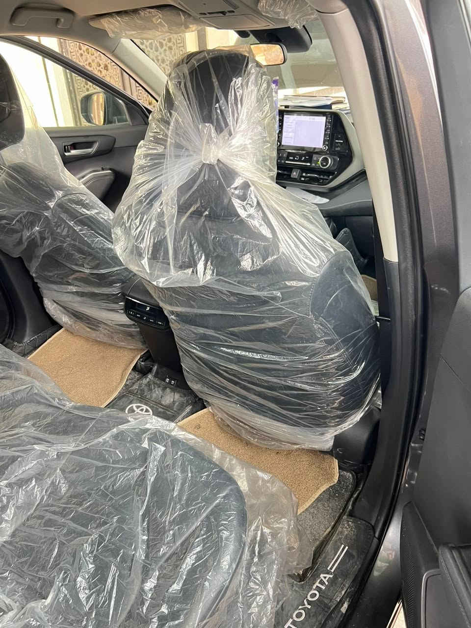 السلام عليكم لبيع او مراوس حسب القناعه هاي لاندر/ كلوجر موديل ٢٠٢٤ وارد استرالي سيترن ايمن محور ايسر  السياره مكفوله من الصبغ او الخدوش شواصي لغود مكفوله كفاله عامه وكذلك بدون تبديل كلها على البلاد محرك ٦ سلندر مرايات شفط وكهرباء ٧ راكب ماشيه ٦٧ قابله للزياده رقم بغداد بأسمي تحويل شوكت ميعجبك مكانها بغداد السعر ٢٨٠ وبيها مجال شويه ***********
