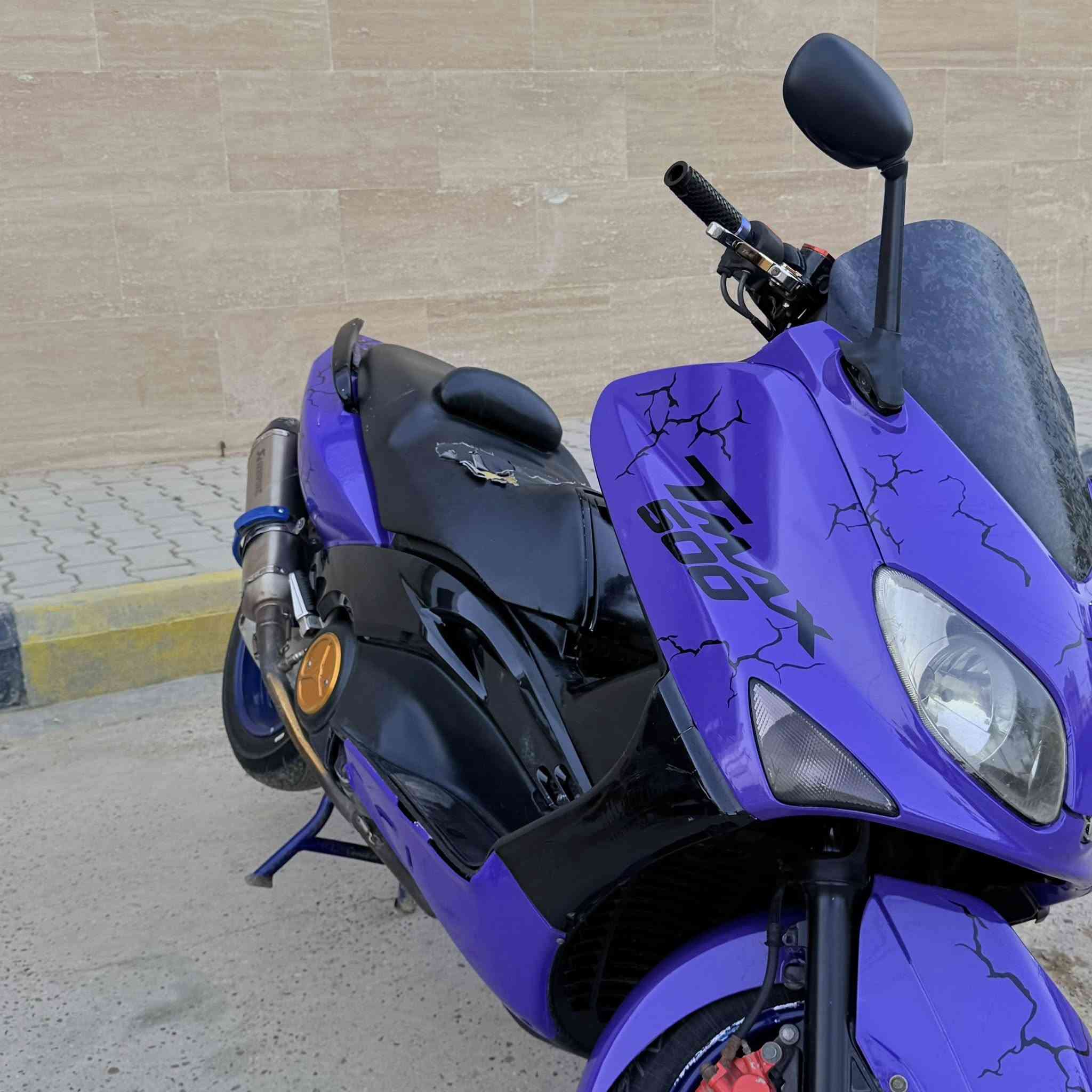 T MAX 2008 
الدراجه مكفوله كفاله عامه و صبغ والوشوم للتعديل فقط الدرجه مكفوله كامله شلعه شك كاع معدل 180 دراجه مصروف عليه هواي كلش صالنصه رياضي اليدات رياضي الدرجه تعبان عليه و صارف عليه هواي صبغها يم منتظر الخفاجي معروف بل منصور 
الدرجه معروضه ب 21$ الي مو شراي لا يتعبني 
مكاني المنصور الاسكان 
***********
موجود وات ساب فقط 
فيس ما متواجد
