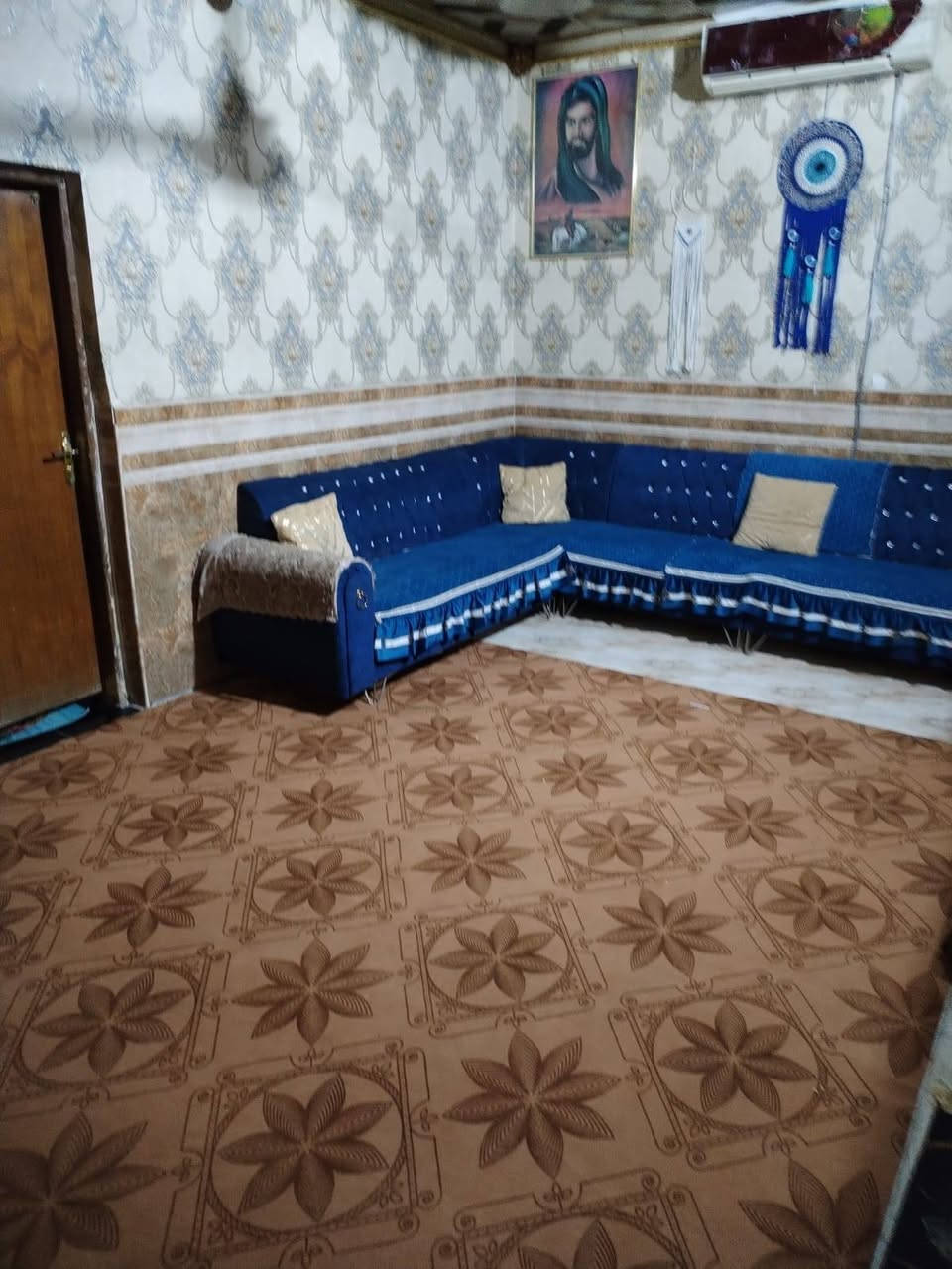 يالله بيت للبيع طابو صرف حر
#البيت ٢٠٠ متر طابقين
#البيت عنوانه جته عل شارع العام مقابيل مؤسسه العين
#البيت سعره ١٨٠ مليون بيه مجال 
#البيت خدمات كامله بل منطقه 
#الاستفسار  واتس ساب او ***********
#مراجعه مكتب حسين فليح للعقار مقابيل سايدين ام الخيل فانز أبو ريحانه دلال الديوانية  مصطفى للعقار والاستثمار
