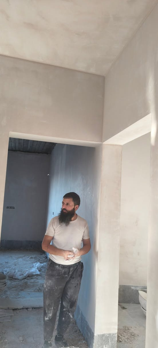 سلام عليكم  (متواجد بيت محمد العلي الحميد)كادر لبخ جص من الموصل شقل عل مسطره  ***********//
