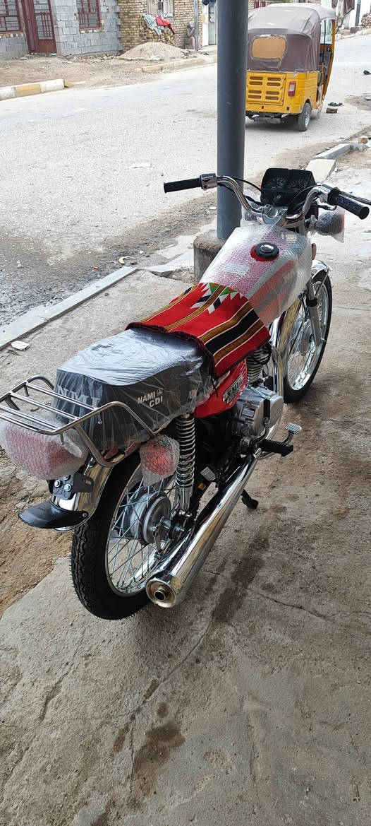 سلام عليكم دراجه نامه شلامجه اوراق سكنر صارله 4أيام من طالعه بعده ما مسحوكه(وبيها صالنصه شيرازي2011اصليه) سعر مليون قفل شراي يتصل ***********
