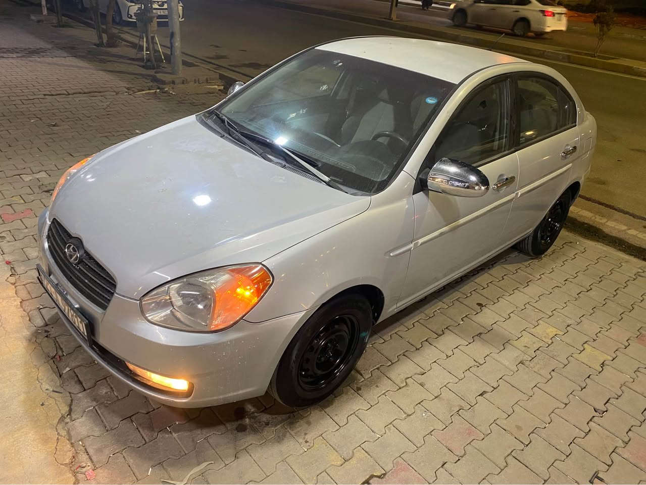 اكسنت موديل 2009
لون سلفر بدون ضربه وصبغ فقط تعديل بارد شبر +كارت 
سنويه ورقم جديد 
مكان سياره كركوك 
سعر 88

*********** كركوك, العراق
