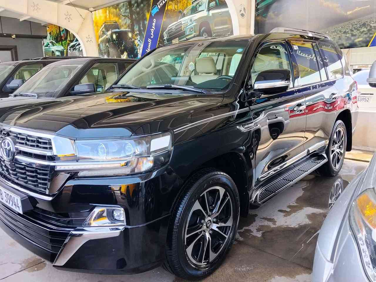 موديل 2021 جراند تورين شركه جيهان درجه اولى عداد لكزس كفاله عامه قطر الصبغ ما بيها ماش
السعر 580 وبيها مجال 
ماشيه 100,000 كيلو متر حقيقي 
***********
