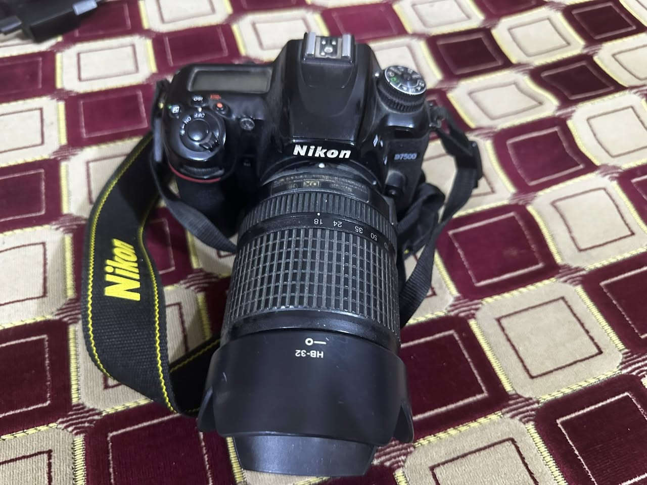 السلام عليكم نيكون D7500 نضيفه حيل ممصلحه وياهة شاحنه وبطاريه ورام 32 السعر 975 وبي مجال قليل مكاني بابل 
واتساب ***********
