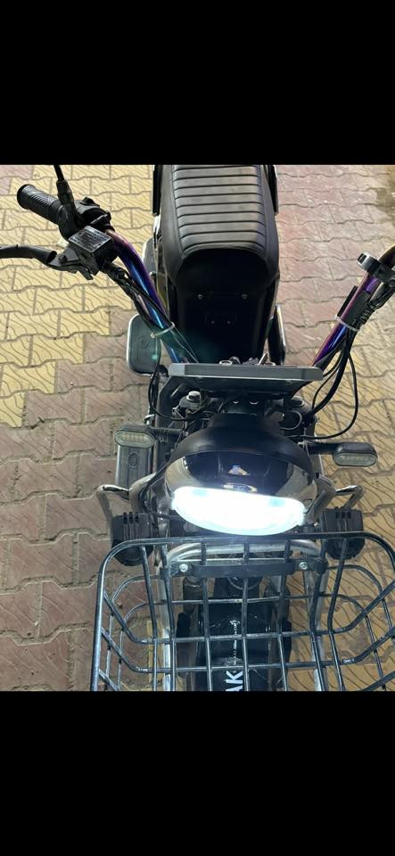 دراجه الاخوين 
7 بطاريات علا الفحص
نضافه فول فقط چاملغ امامي نص مكسور
***********
650   الف
