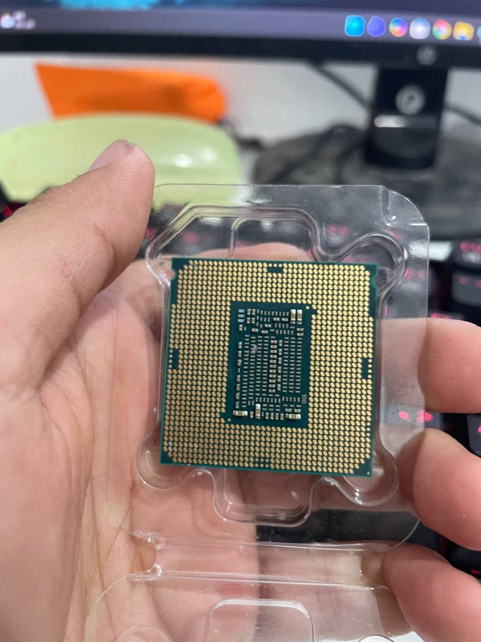 بسبب الوعود الكاذبه (اعادة نشر)
معالج i3 9100f
مستعمل نضيف 
اي مشكله واذا مو شغال يرجع ويه المندوب 
سعر:-35
والتوصيل مجاني 
تواصل:-***********
