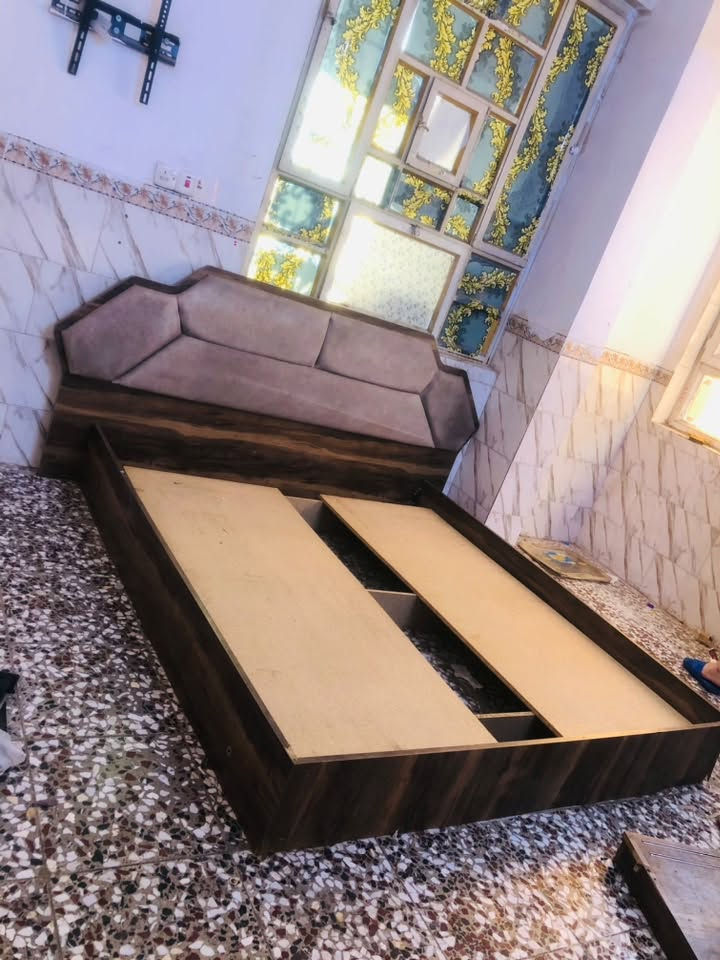 السلام عليكم عندي جربايه  نفرين وكنتور سلايد   
الكنتور شويه تعبان  نظافته ٧٥٪؜ 
مكاني بغداد البلديات شارع الحشد
مستعجل على بيعتهم 
***********
