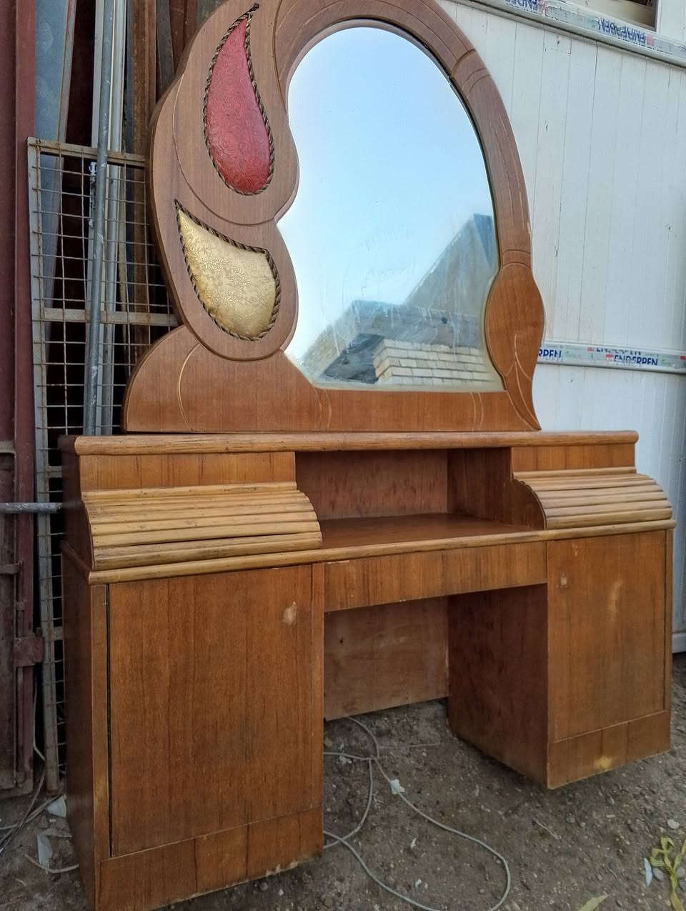 غرفه صاج للبيع
نضيفه 
سعرها 600 مع النقل والشد 
***********
اي استفسار خاص
