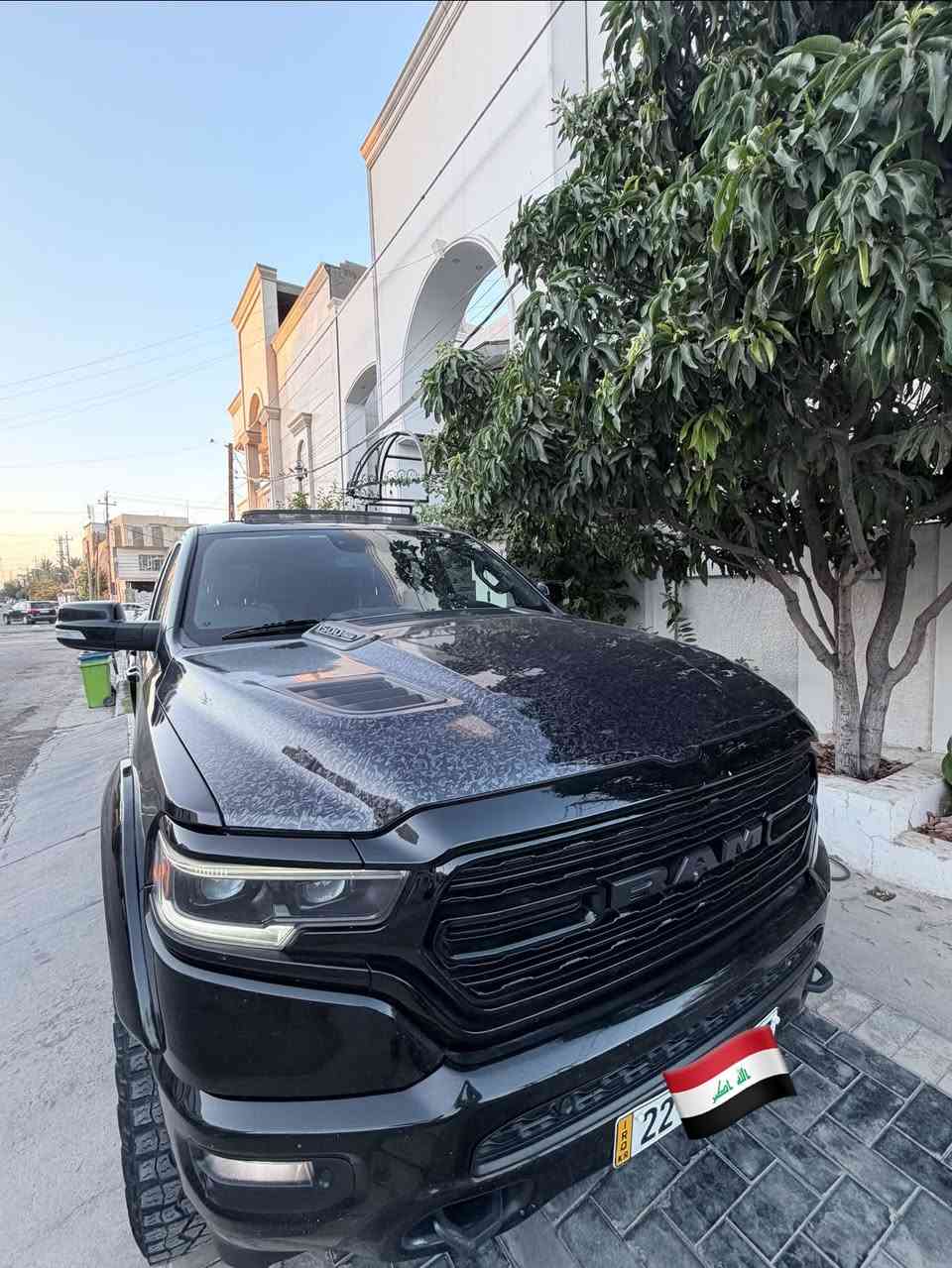 رام لمتد موديل 2021 بلاك ادشن 
Ram limited black edition widebody 

فول مواصفات
 
محرك هيميي 5.7

بانوراما 

جكات كهربائية خمس وضعيات

كراسي امامي خلفي تدفئة وتبريد 

شاشة كبيرة تيسلا 

رادارات

نقط عمياء 

كامرات 360 

دوس كهربائية جهتين 

لدات امامي خلفي وعدستين 

خزن ميموري 

ماشية 105 الف مايل 

ويل وتاير trx حجم 18 

سيارة عليه رام بار اصلي 

وعليه widebody kit

منظومة غاز 80 لتر
 
السيارة وارد كندي كلين تايتل 
صار بيه بالعراق طخات بسيطة جدا

رقم اربيل 

السعر 34,500 بي مجال بسيط

مكان السيارة بغداد حي الجامعة

للا ستفسار 
***********
