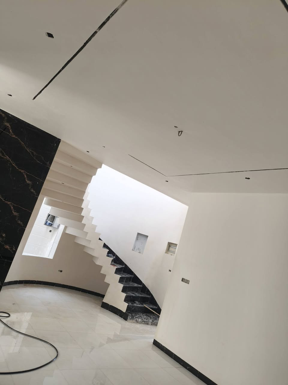 سلام عليكم كادر مصطفى بياض وجص شغل خلفات الفلوجه شغل درجه أولى واستلام مهندس جص وبورك  
 مبيت بل عمل لاستفسار  ***********من الله التوفيق
